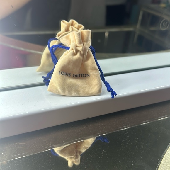 Gold Louis Vuitton earrings - Picture 1 of 10